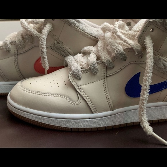 Size 6.5Y no box Jordan mids fleece pearl white (GS)
